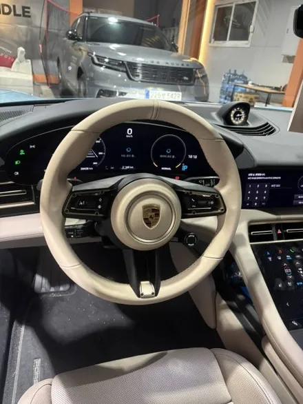 [Porsche Taycan] 포르쉐 타이칸 핸들 가죽 교체 복원 - THE HANDLE / 남양주 별내면