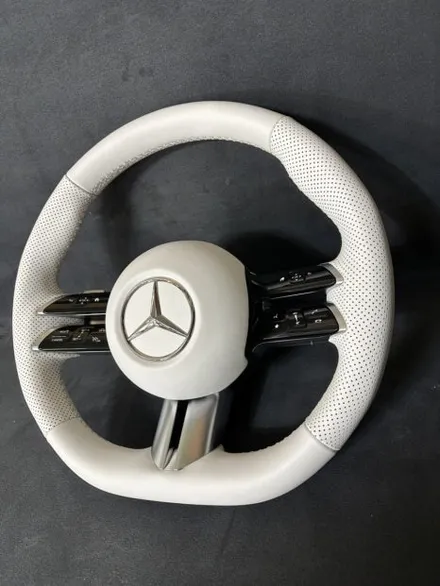 [더핸들]벤츠 GLC300 4MATIC AMG Line 핸들 가죽 컬러 변경 & 가죽교체 작업 (화이트 핸들) / 남양주 별내면