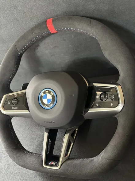 더핸들 BMW i5 M60 xDrive G60 고급 알칸타라로 핸들 가죽 커스텀 교체 작업 / 남양주 별내면