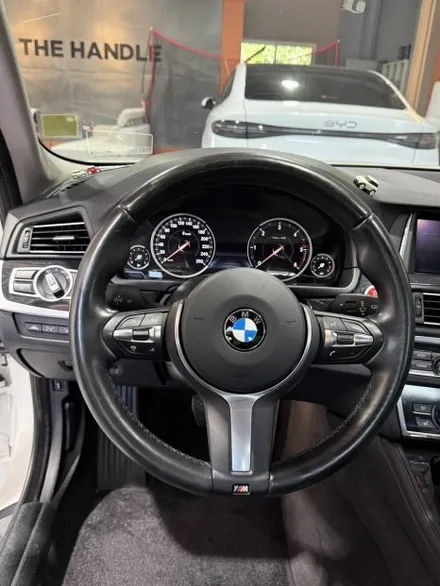BMW 520d F10 핸들가죽교체 복원 오래된 순정가죽의 끈적임과 번들거림, 가죽교체로 깔끔하게![더핸들] / 남양주 별내면