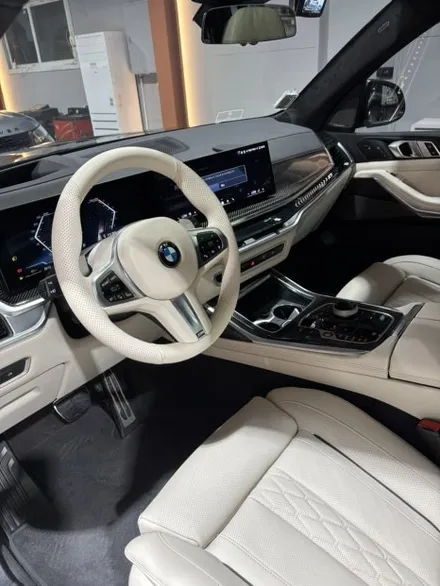 더핸들 BMW X7 40i xDrive G07 M 스포츠 핸들 컬러변경 / 베이지 가죽 전체 교체 작업 / 남양주 별내면