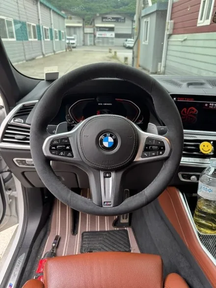 BMW X6 M60i G06 순정 가죽 핸들 → 알칸타라 핸들 리메이크 (by 더핸들) / 남양주 별내면