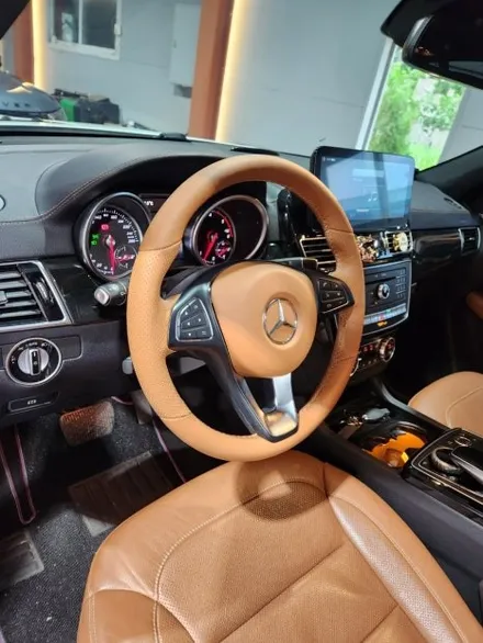 벤츠 GLS 350d 4MATIC X166 핸들컬러변경 가죽교체 작업 – 더핸들 / 남양주 별내면