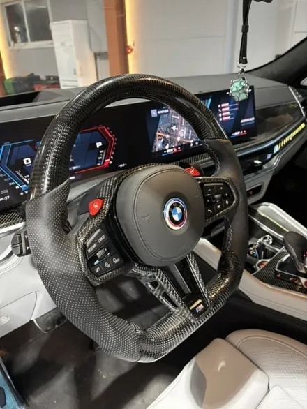 BMW X6M — 카본 디컷 튜닝 베이지핸들 → 블랙 타공 가죽·삼색 스티치 작업 / 남양주 별내면