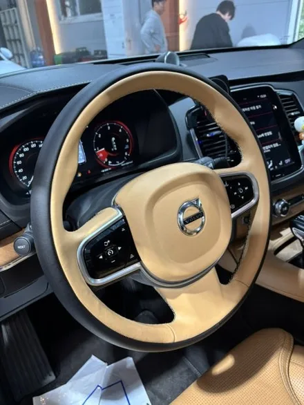 [더핸들] 볼보 XC90 핸들 컬러변경 가죽교체 작업 (링투톤 커스텀) / 남양주 별내면