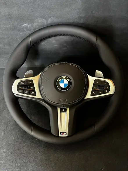 BMW X5 (G05) xDrive45e M 스포츠 핸들가죽복원 | 순정 그대로의 감성을 되살린 가죽교체 작업 - 더핸들 / 남양주 별내면