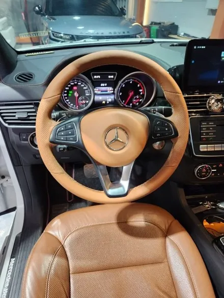 벤츠 GLS 350d 4MATIC X166 핸들컬러변경 가죽교체 작업 – 더핸들 / 남양주 별내면