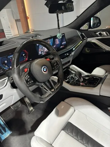 BMW X6M — 카본 디컷 튜닝 베이지핸들 → 블랙 타공 가죽·삼색 스티치 작업 / 남양주 별내면