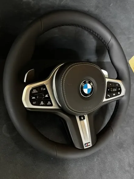 BMW X5 (G05) xDrive45e M 스포츠 핸들가죽복원 | 순정 그대로의 감성을 되살린 가죽교체 작업 - 더핸들 / 남양주 별내면
