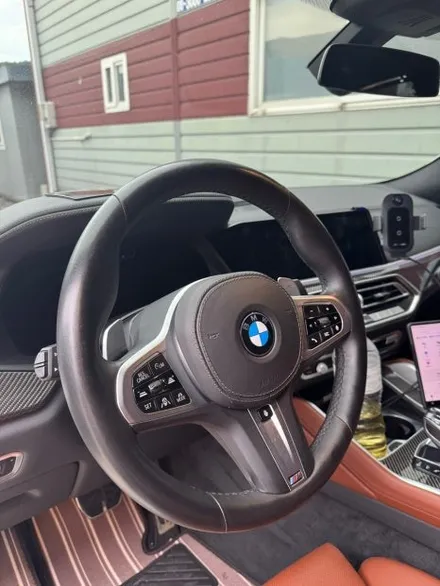 BMW X6 M60i G06 순정 가죽 핸들 → 알칸타라 핸들 리메이크 (by 더핸들) / 남양주 별내면