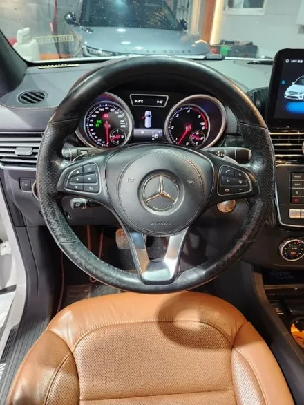 벤츠 GLS 350d 4MATIC X166 핸들컬러변경 가죽교체 작업 – 더핸들 / 남양주 별내면