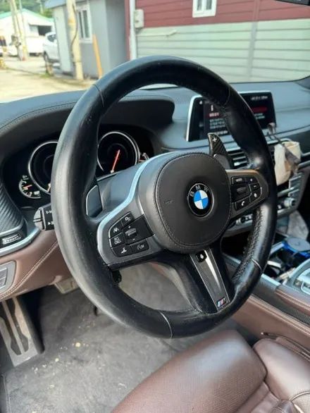 [더핸들]BMW 730Ld xDrive G11 핸들가죽교체 복원작업 (전체 검정 타공+민자, 삼색스티치) / 남양주 별내면