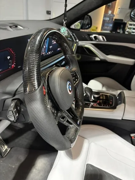 BMW X6M — 카본 디컷 튜닝 베이지핸들 → 블랙 타공 가죽·삼색 스티치 작업 / 남양주 별내면