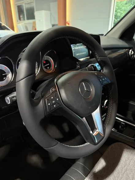 벤츠 GLK X204 핸들복원 가죽교체 작업 손상되고 오염된 순정 핸들, 새 가죽으로 신차처럼 복원! | 더핸들 광주점 / 남양주 별내면