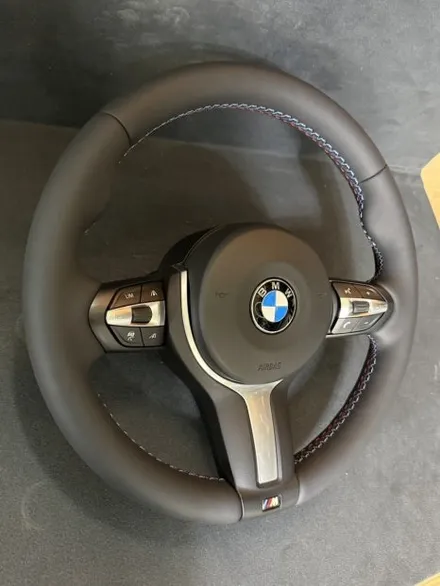 BMW 520d F10 핸들가죽교체 복원 오래된 순정가죽의 끈적임과 번들거림, 가죽교체로 깔끔하게![더핸들] / 남양주 별내면
