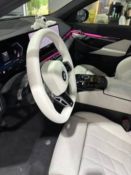 더핸들 BMW 520i G60 검정핸들 → 스모크화이트 가죽교체 컬러변경 작업 / 남양주 별내면