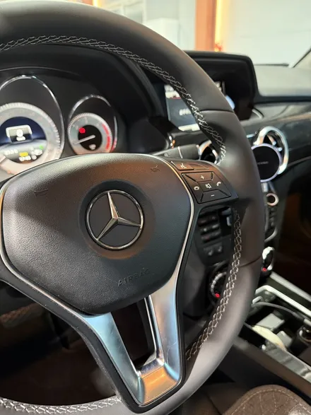벤츠 GLK X204 핸들복원 가죽교체 작업 손상되고 오염된 순정 핸들, 새 가죽으로 신차처럼 복원! | 더핸들 광주점 / 남양주 별내면