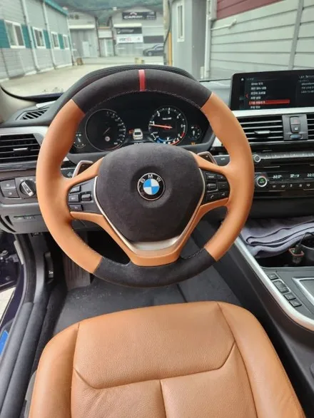 [더핸들]BMW 4시리즈 F36 그란쿠페 핸들 컬러변경 & 가죽교체 작업기 (브라운 가죽 + 블랙 알칸타라, 레드 센터띠 & M 삼색 스티치) / 남양주 별내면
