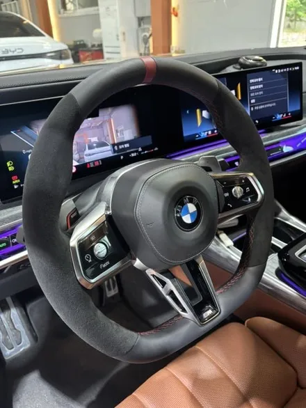 [더핸들] BMW 7시리즈 (G70) 740i xDrive M 스포츠 핸들 가죽교체 알칸타라 작업 / 남양주 별내면