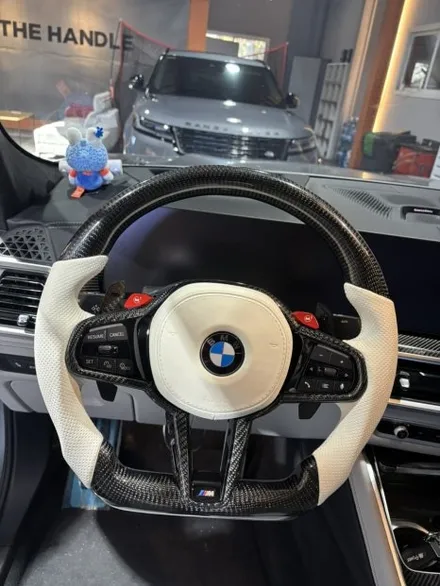 BMW X6M — 카본 디컷 튜닝 베이지핸들 → 블랙 타공 가죽·삼색 스티치 작업 / 남양주 별내면