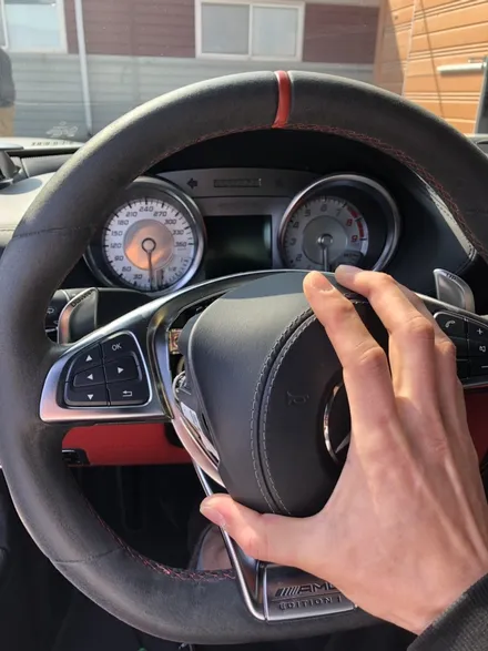 더핸들 벤츠 sls amg 로드스터 핸들알칸타라 작업 / 남양주 별내면