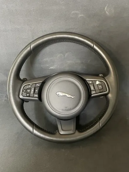 더핸들 재규어 F-PACE 핸들가죽교체 블랙 알칸타라 + 브라운 스티치로 완성한 스포티 감성 리폼 / 남양주 별내면