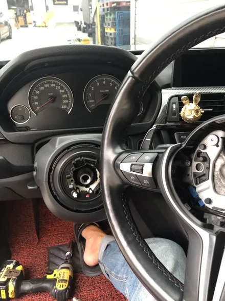 bmw m4 f82 m핸들 가죽교체 작업입니다^^ / 남양주 별내면