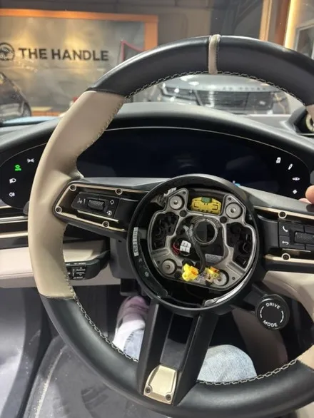 [Porsche Taycan] 포르쉐 타이칸 핸들 가죽 교체 복원 - THE HANDLE / 남양주 별내면