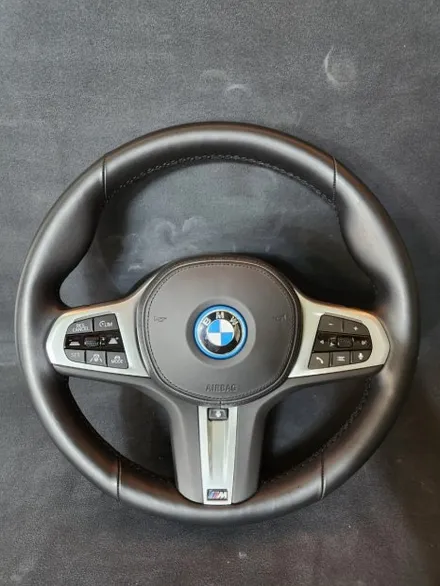 [더핸들]BMW i4 핸들컬러변경 가죽교체 작업 (브라운가죽 + 블랙 알칸타라 + 삼색스티치) / 남양주 별내면