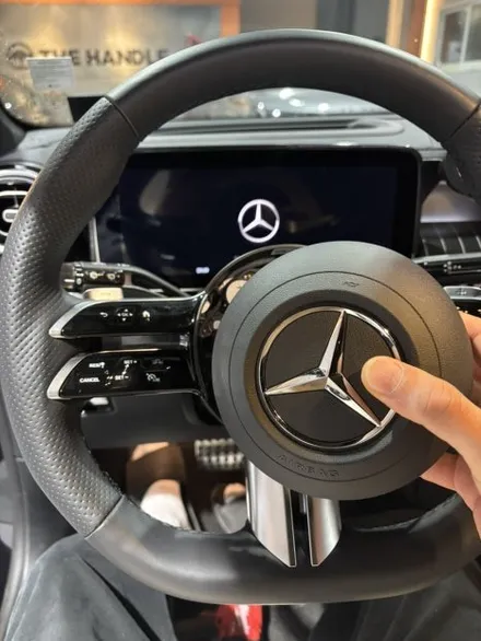 [더핸들]벤츠 GLC300 4MATIC AMG Line 핸들 가죽 컬러 변경 & 가죽교체 작업 (화이트 핸들) / 남양주 별내면