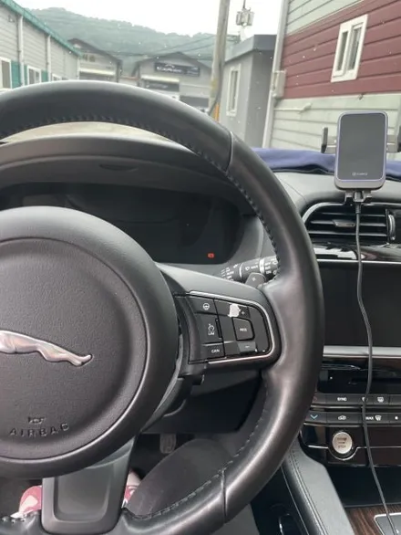 더핸들 재규어 F-PACE 핸들가죽교체 블랙 알칸타라 + 브라운 스티치로 완성한 스포티 감성 리폼 / 남양주 별내면