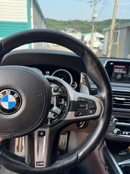 [더핸들]BMW 730Ld xDrive G11 핸들가죽교체 복원작업 (전체 검정 타공+민자, 삼색스티치) / 남양주 별내면