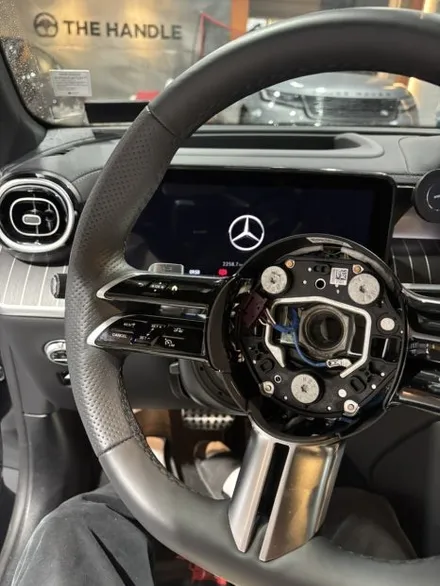 [더핸들]벤츠 GLC300 4MATIC AMG Line 핸들 가죽 컬러 변경 & 가죽교체 작업 (화이트 핸들) / 남양주 별내면