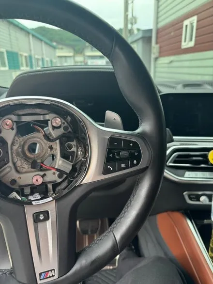 BMW X6 M60i G06 순정 가죽 핸들 → 알칸타라 핸들 리메이크 (by 더핸들) / 남양주 별내면
