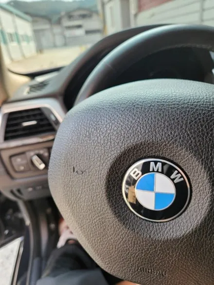 [더핸들]BMW 4시리즈 F36 그란쿠페 핸들 컬러변경 & 가죽교체 작업기 (브라운 가죽 + 블랙 알칸타라, 레드 센터띠 & M 삼색 스티치) / 남양주 별내면