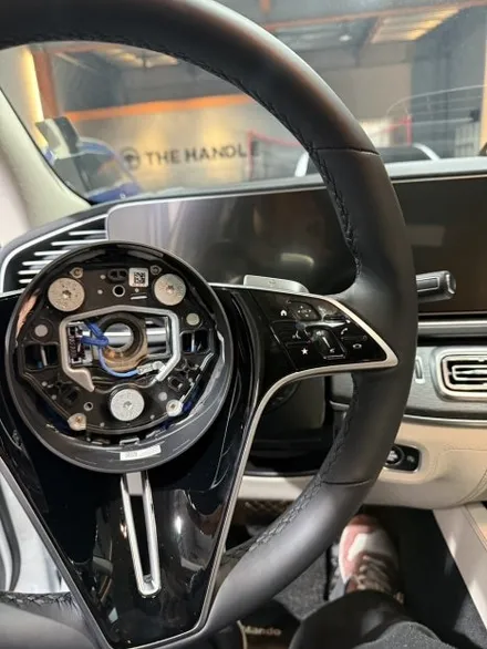 더핸들-벤츠 GLE 450 4MATIC W167 핸들 컬러변경 가죽교체 작업!! / 남양주 별내면