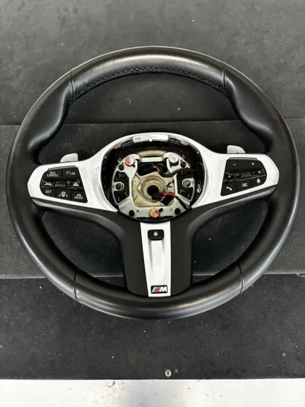 BMW X5 (G05) xDrive45e M 스포츠 핸들가죽복원 | 순정 그대로의 감성을 되살린 가죽교체 작업 - 더핸들 / 남양주 별내면