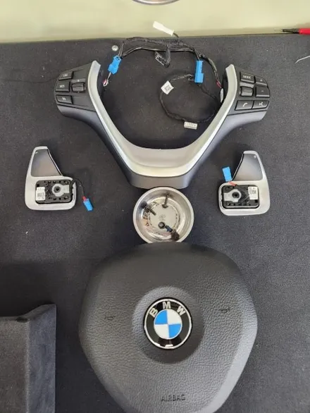 [더핸들]BMW 4시리즈 F36 그란쿠페 핸들 컬러변경 & 가죽교체 작업기 (브라운 가죽 + 블랙 알칸타라, 레드 센터띠 & M 삼색 스티치) / 남양주 별내면