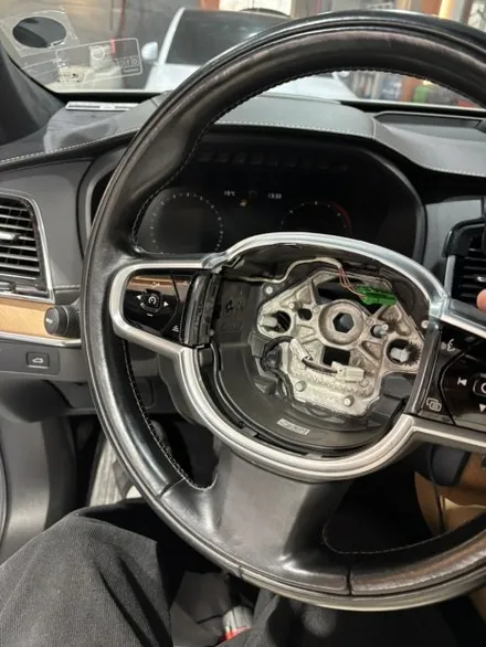 [더핸들] 볼보 XC90 핸들 컬러변경 가죽교체 작업 (링투톤 커스텀) / 남양주 별내면