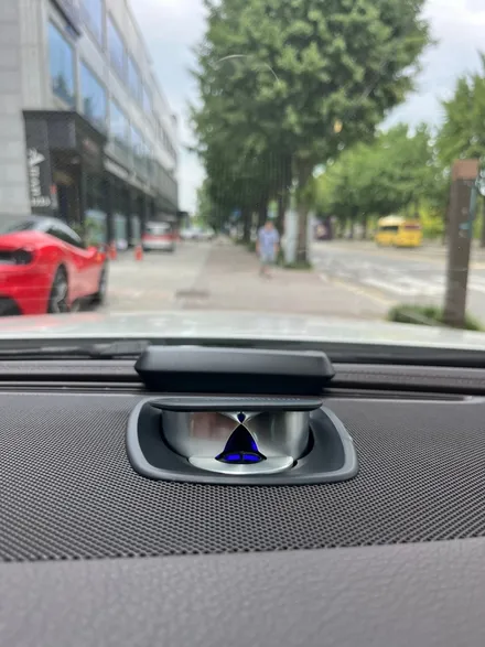 벤츠 CLS 400d의 화려함과 웅장함을 더해줄 전동 센터 스피커 설치 / 창원, 마산, 진해