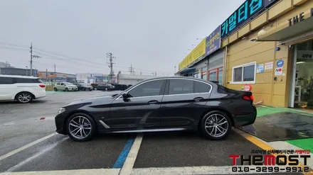 BMW 5시리즈 레인보우 i90블랙 비반사비금속 썬팅의 최강성능 서울 강서구 마포구 은평구 서대문구 수입차 썬팅 신차패키지 전문점 더모스트 / 고양, 일산, 파주, 은평