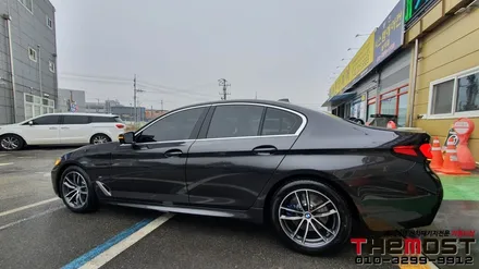 BMW 5시리즈 레인보우 i90블랙 비반사비금속 썬팅의 최강성능 서울 강서구 마포구 은평구 서대문구 수입차 썬팅 신차패키지 전문점 더모스트 / 고양, 일산, 파주, 은평