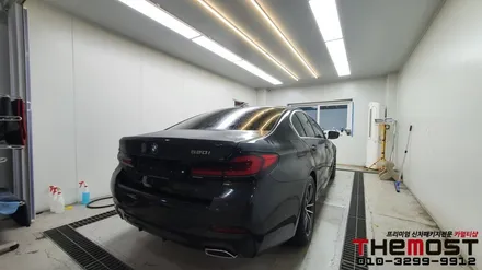 BMW 5시리즈 레인보우 i90블랙 비반사비금속 썬팅의 최강성능 서울 강서구 마포구 은평구 서대문구 수입차 썬팅 신차패키지 전문점 더모스트 / 고양, 일산, 파주, 은평