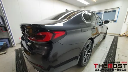 BMW 5시리즈 레인보우 i90블랙 비반사비금속 썬팅의 최강성능 서울 강서구 마포구 은평구 서대문구 수입차 썬팅 신차패키지 전문점 더모스트 / 고양, 일산, 파주, 은평