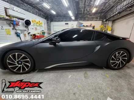 BMW I8 무광블랙 전체랩핑 / 블루 포인트랩핑 / 카스킨 / 카인테리어 / 카시트 / 카커스텀 전문 더퍼 THEPER / 중랑구, 동대문, 광진구, 성동구
