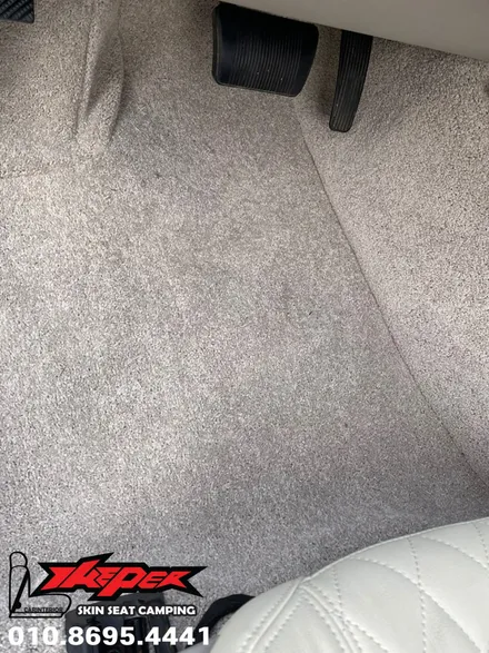 크라이슬러 300c 아이보리 색상 국산 소가죽 시트작업 / 아이보리 색상 바닥제 시공 / 카스킨 / 카인테리어 / 카시트 / 카커스텀 전문 더퍼 THEPER / 중랑구, 동대문, 광진구, 성동구