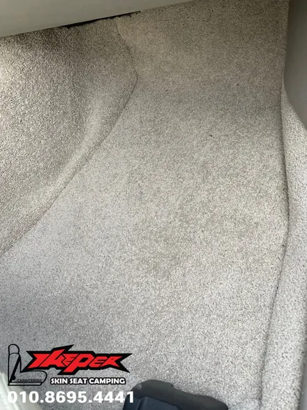 크라이슬러 300c 아이보리 색상 국산 소가죽 시트작업 / 아이보리 색상 바닥제 시공 / 카스킨 / 카인테리어 / 카시트 / 카커스텀 전문 더퍼 THEPER / 중랑구, 동대문, 광진구, 성동구
