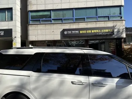 2021 KA4 카니발 유쉴드 바이올렛썬팅  크롬죽이기 하단그릴 시공 / 대전 동구