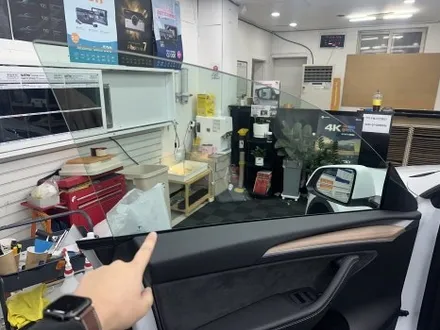 대전썬팅 테슬라 모델Y rwd 틴팅은 유쉴드 스카이 필름으로 완벽한 열차단시공 / 대전 동구