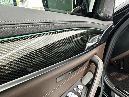 인천실내랩핑 BMW 530e 유광카본 시공으로 한층 더 고급스러운 실내 연출 / BMW / 5시리즈 / 청라,인천,부천